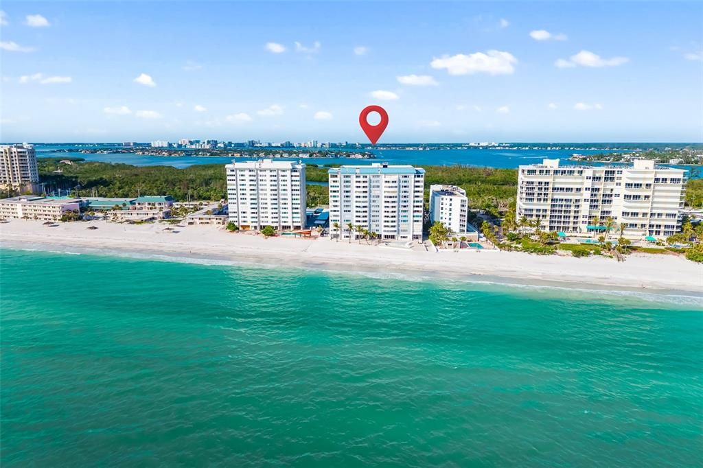 Active With Contract: $1,400,000 (2 beds, 2 baths, 1364 Square Feet)