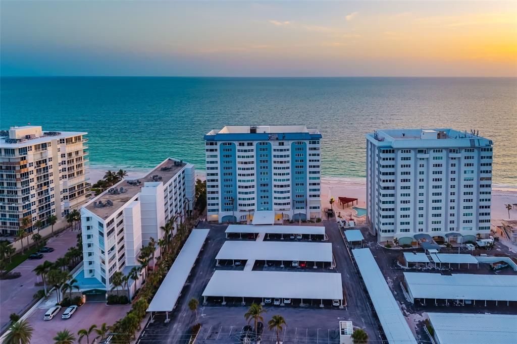 Active With Contract: $1,400,000 (2 beds, 2 baths, 1364 Square Feet)