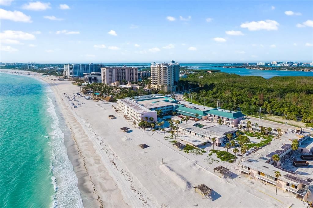 Active With Contract: $1,400,000 (2 beds, 2 baths, 1364 Square Feet)