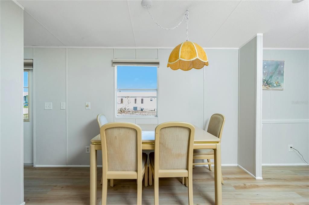 На продажу: $139,000 (2 спален, 2 ванн, 924 Квадратных фут)