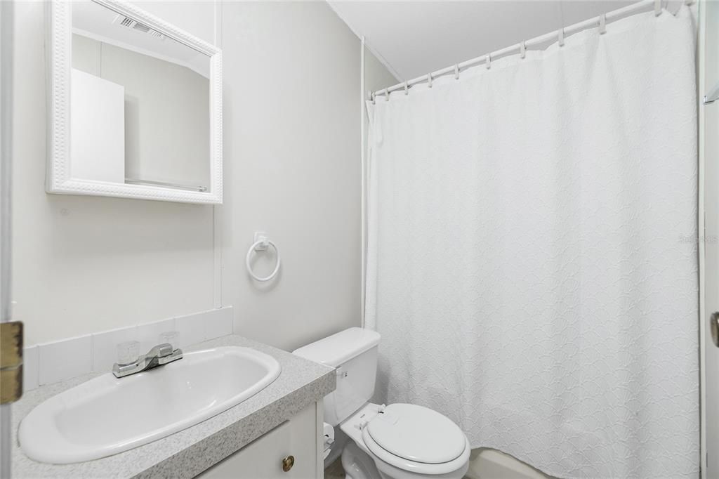 На продажу: $139,000 (2 спален, 2 ванн, 924 Квадратных фут)