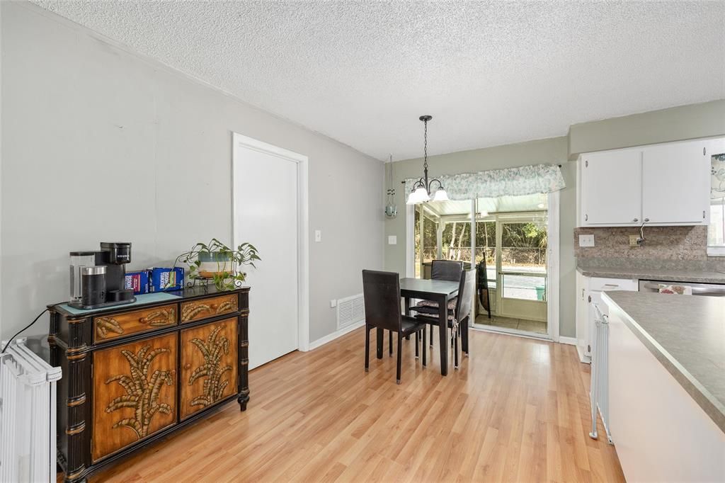 Active With Contract: $219,900 (3 beds, 2 baths, 1176 Square Feet)