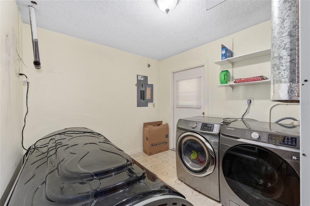 Active With Contract: $219,900 (3 beds, 2 baths, 1176 Square Feet)