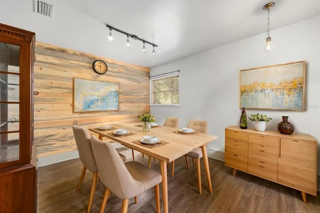 Active With Contract: $219,900 (3 beds, 2 baths, 1176 Square Feet)