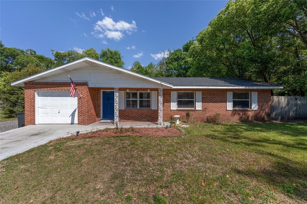 Active With Contract: $219,900 (3 beds, 2 baths, 1176 Square Feet)