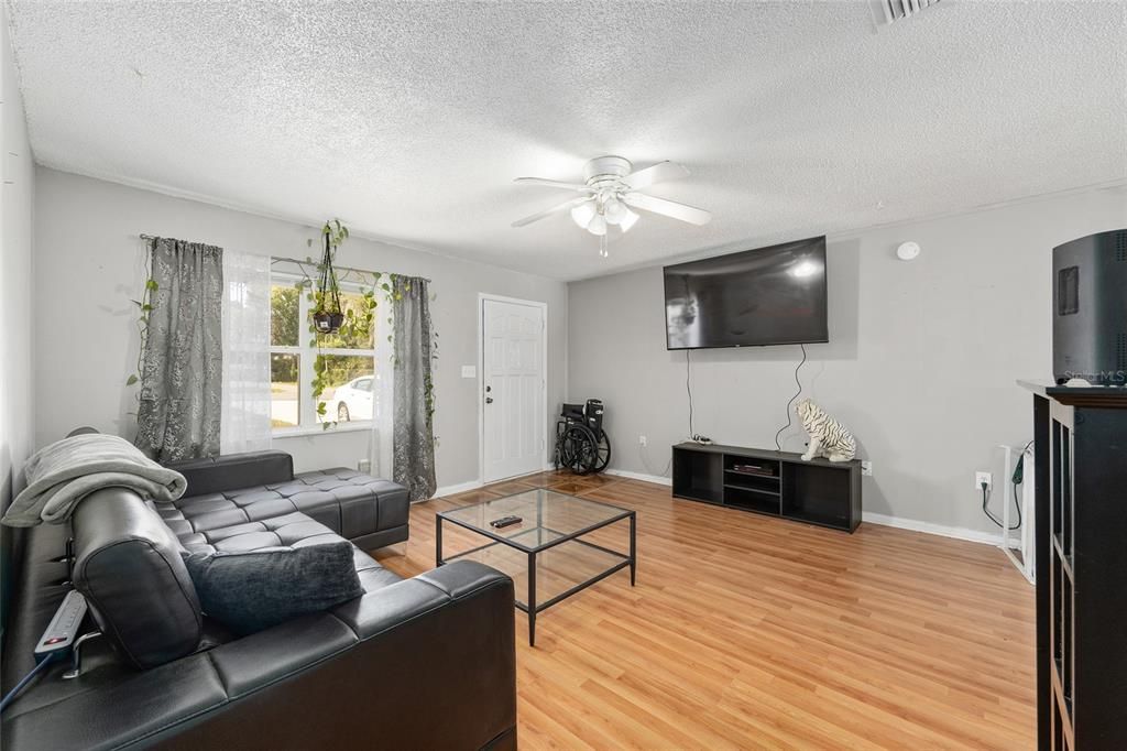 Active With Contract: $219,900 (3 beds, 2 baths, 1176 Square Feet)