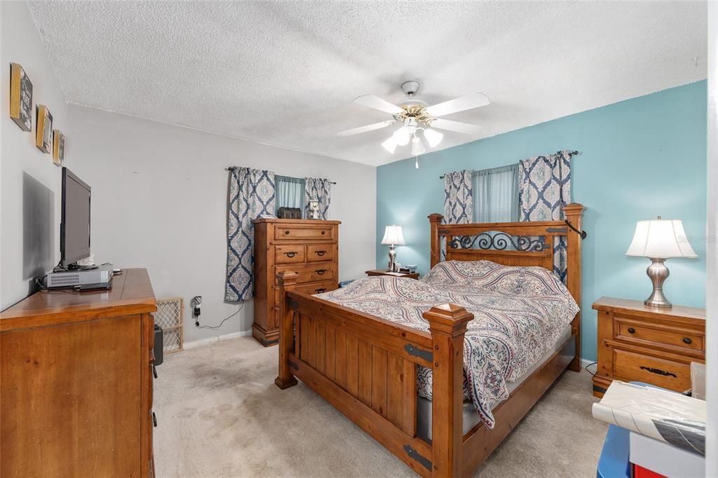 Active With Contract: $219,900 (3 beds, 2 baths, 1176 Square Feet)