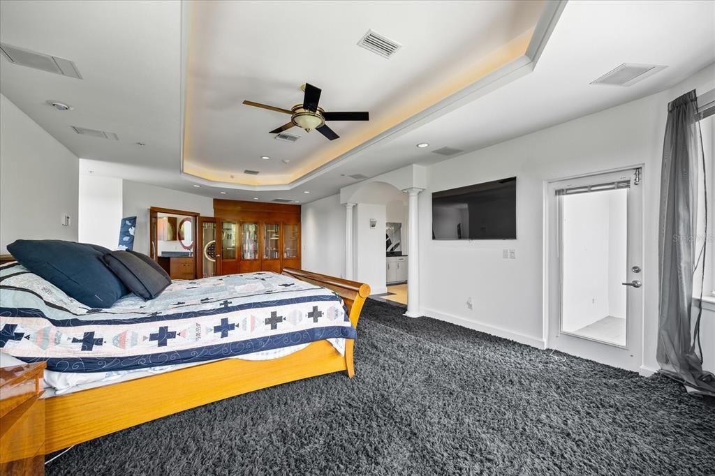 For Sale: $3,900,000 (5 beds, 7 baths, 9100 Square Feet)