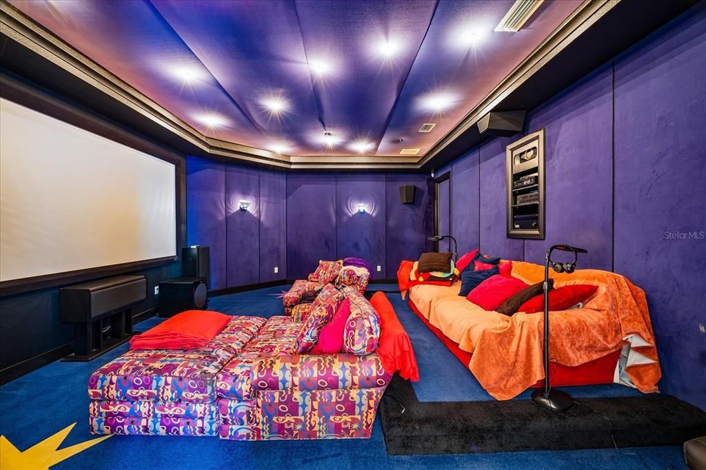 For Sale: $3,900,000 (5 beds, 7 baths, 9100 Square Feet)