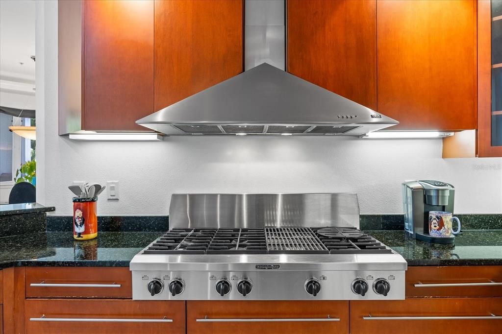 For Sale: $3,900,000 (5 beds, 7 baths, 9100 Square Feet)