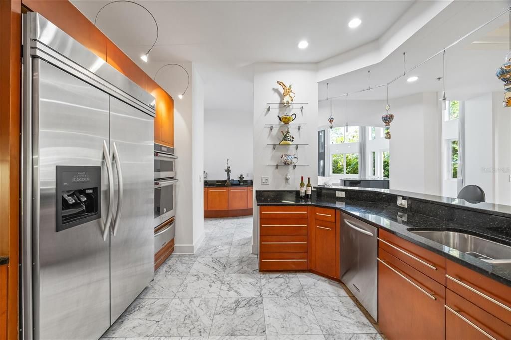 For Sale: $3,900,000 (5 beds, 7 baths, 9100 Square Feet)