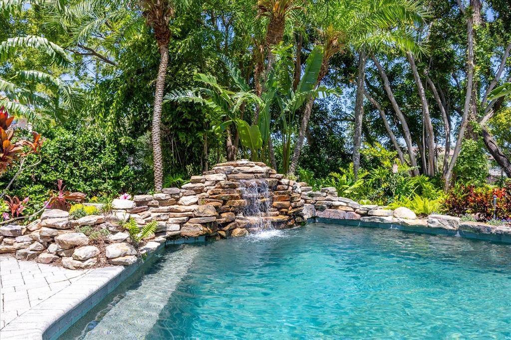 For Sale: $3,900,000 (5 beds, 7 baths, 9100 Square Feet)