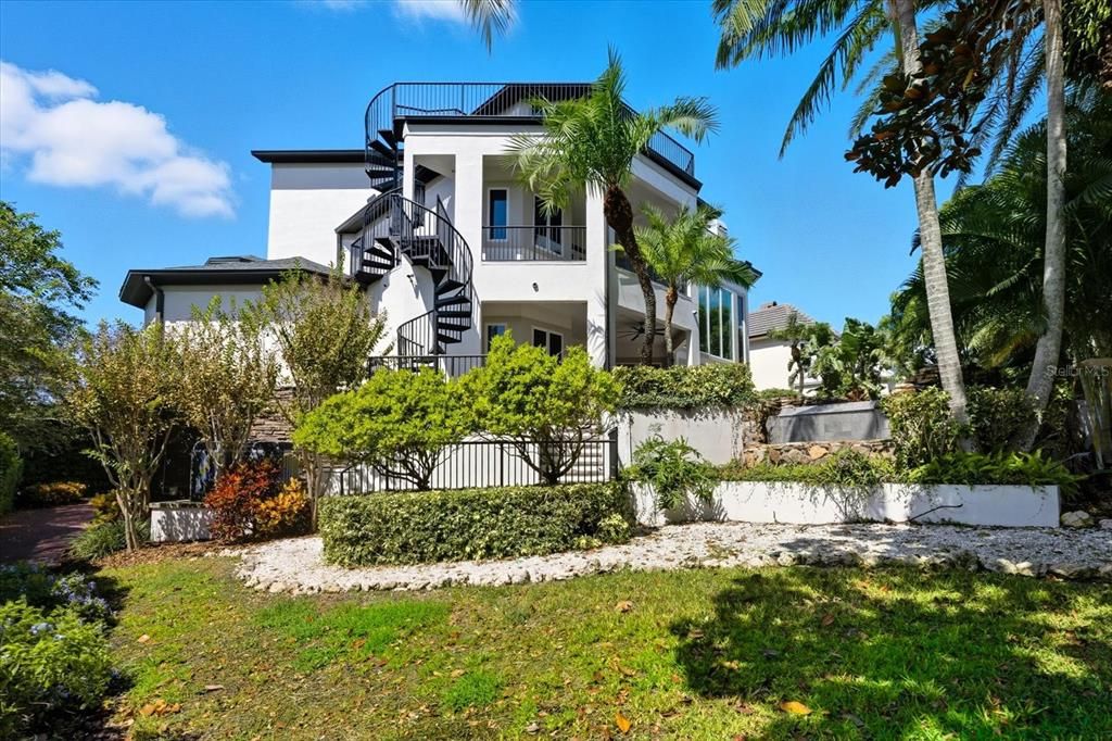 For Sale: $3,900,000 (5 beds, 7 baths, 9100 Square Feet)