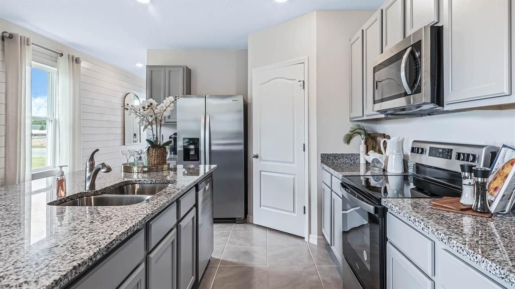 Active With Contract: $296,490 (4 beds, 2 baths, 1665 Square Feet)