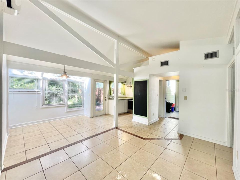 На продажу: $364,900 (4 спален, 0 ванн, 1958 Квадратных фут)