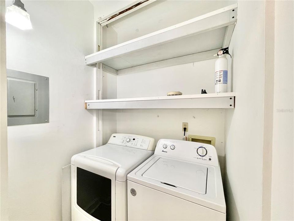 На продажу: $364,900 (4 спален, 0 ванн, 1958 Квадратных фут)