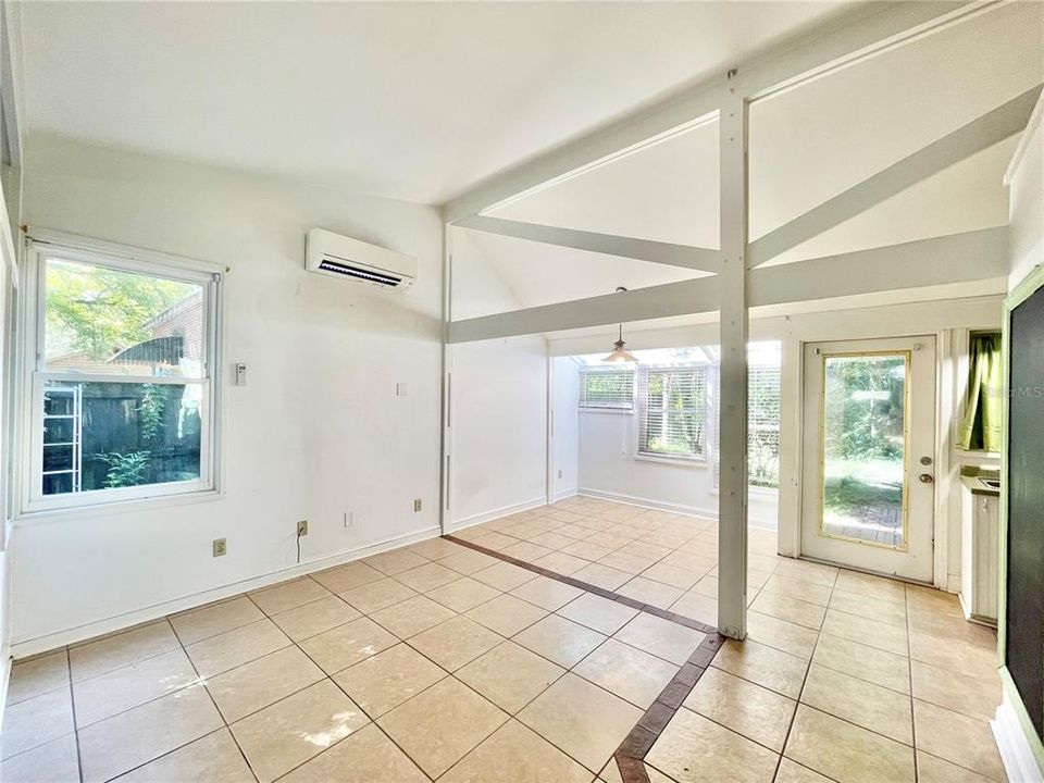 На продажу: $364,900 (4 спален, 0 ванн, 1958 Квадратных фут)