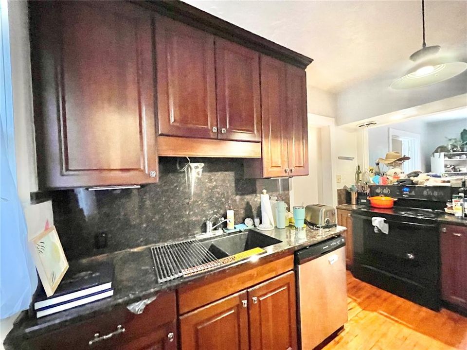 На продажу: $364,900 (4 спален, 0 ванн, 1958 Квадратных фут)