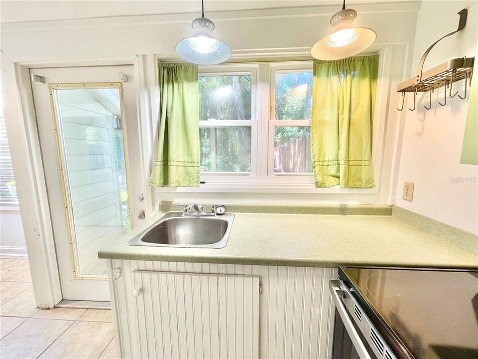 На продажу: $364,900 (4 спален, 0 ванн, 1958 Квадратных фут)