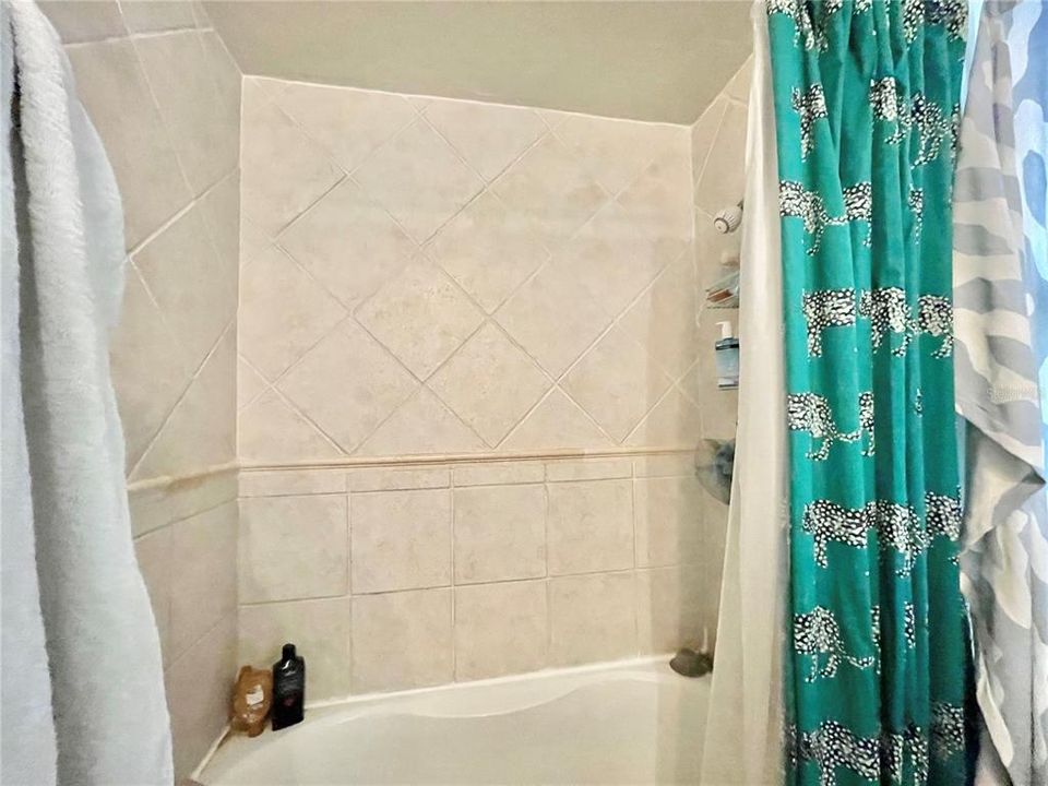 На продажу: $364,900 (4 спален, 0 ванн, 1958 Квадратных фут)