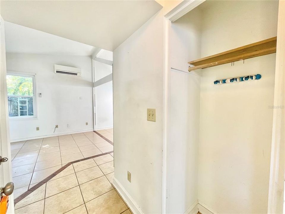 На продажу: $364,900 (4 спален, 0 ванн, 1958 Квадратных фут)