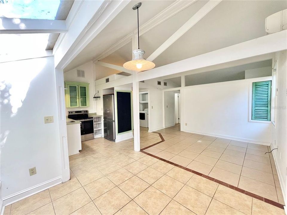 На продажу: $364,900 (4 спален, 0 ванн, 1958 Квадратных фут)