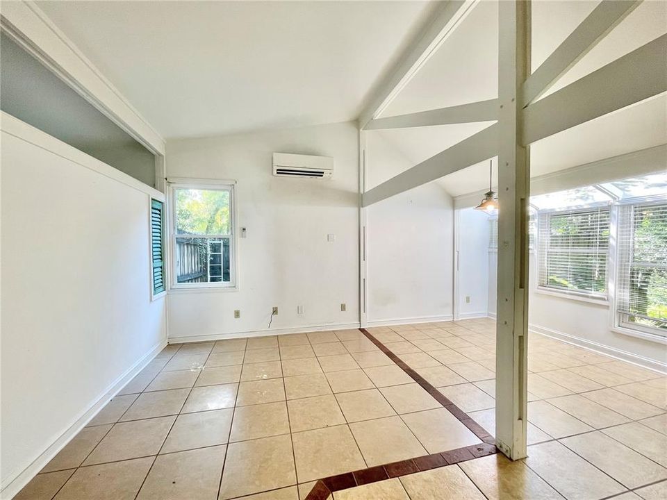 На продажу: $364,900 (4 спален, 0 ванн, 1958 Квадратных фут)