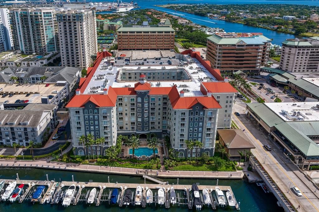 Recently Sold: $399,000 (2 beds, 2 baths, 1009 Square Feet)