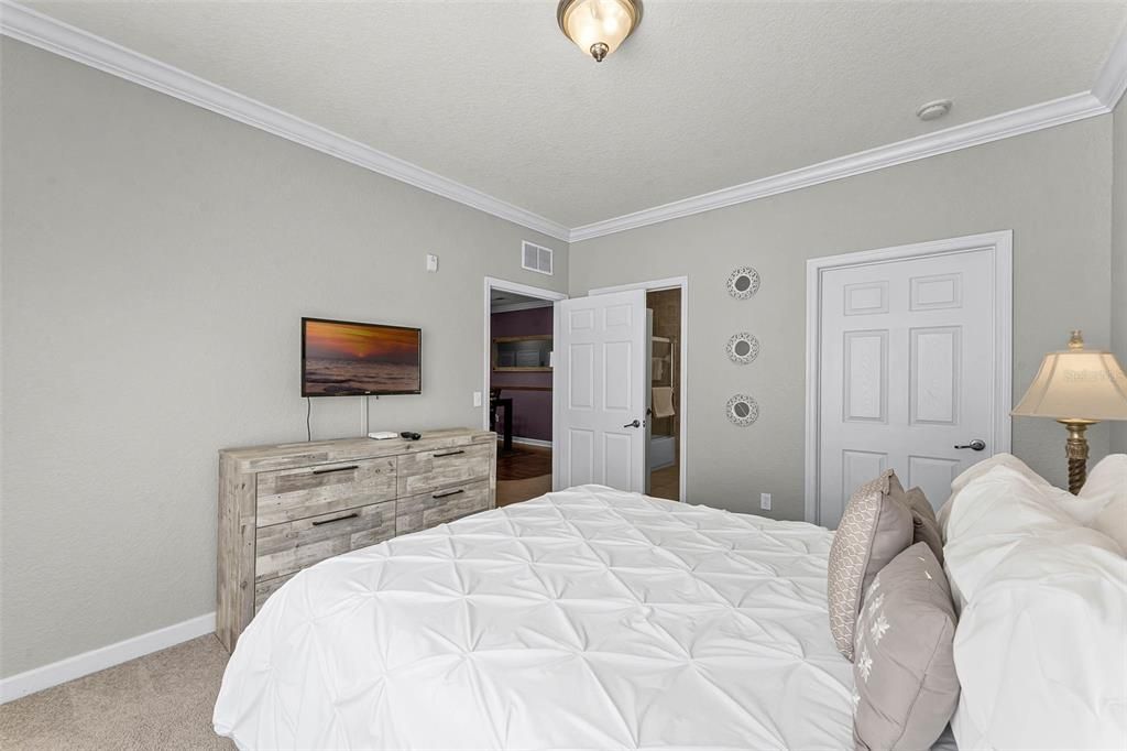 Active With Contract: $174,999 (2 beds, 2 baths, 1134 Square Feet)