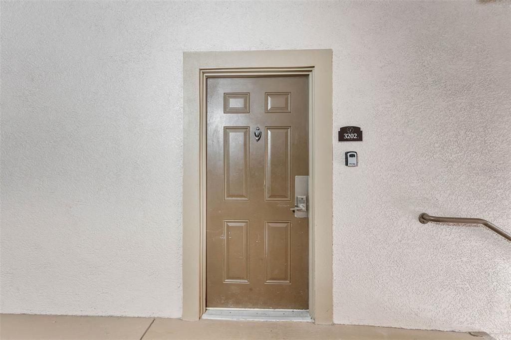 Active With Contract: $174,999 (2 beds, 2 baths, 1134 Square Feet)