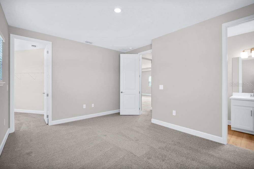 For Sale: $659,999 (5 beds, 4 baths, 3835 Square Feet)