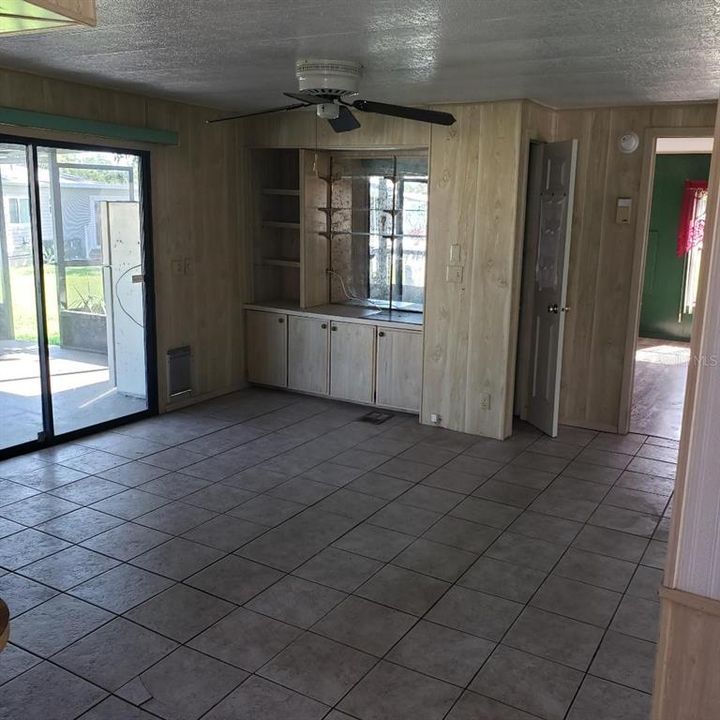 For Sale: $114,900 (2 beds, 2 baths, 1425 Square Feet)