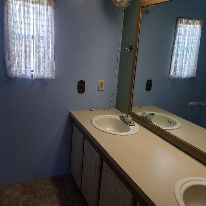 For Sale: $114,900 (2 beds, 2 baths, 1425 Square Feet)