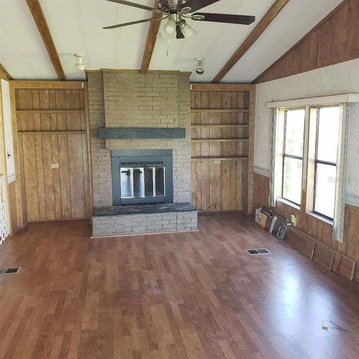 For Sale: $114,900 (2 beds, 2 baths, 1425 Square Feet)