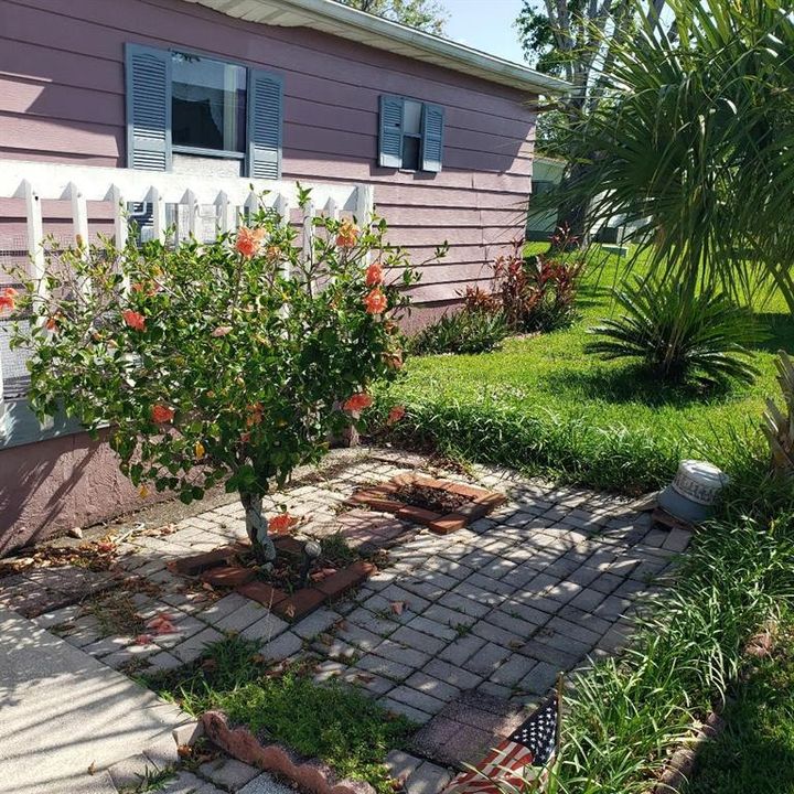 For Sale: $114,900 (2 beds, 2 baths, 1425 Square Feet)