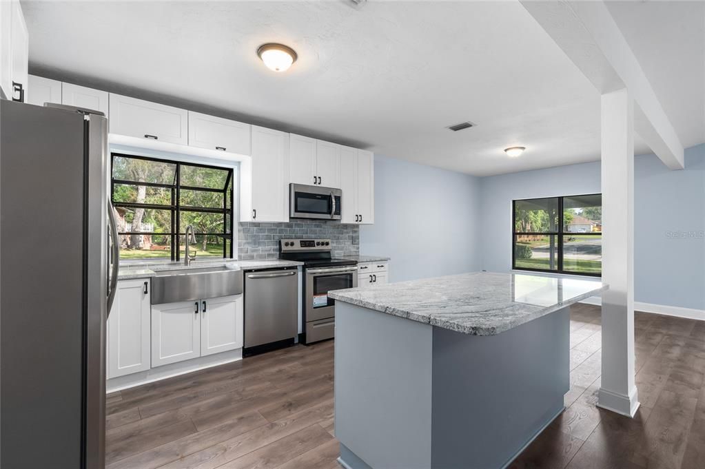 На продажу: $359,900 (3 спален, 2 ванн, 2042 Квадратных фут)