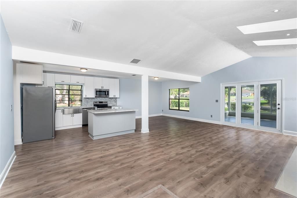 На продажу: $359,900 (3 спален, 2 ванн, 2042 Квадратных фут)