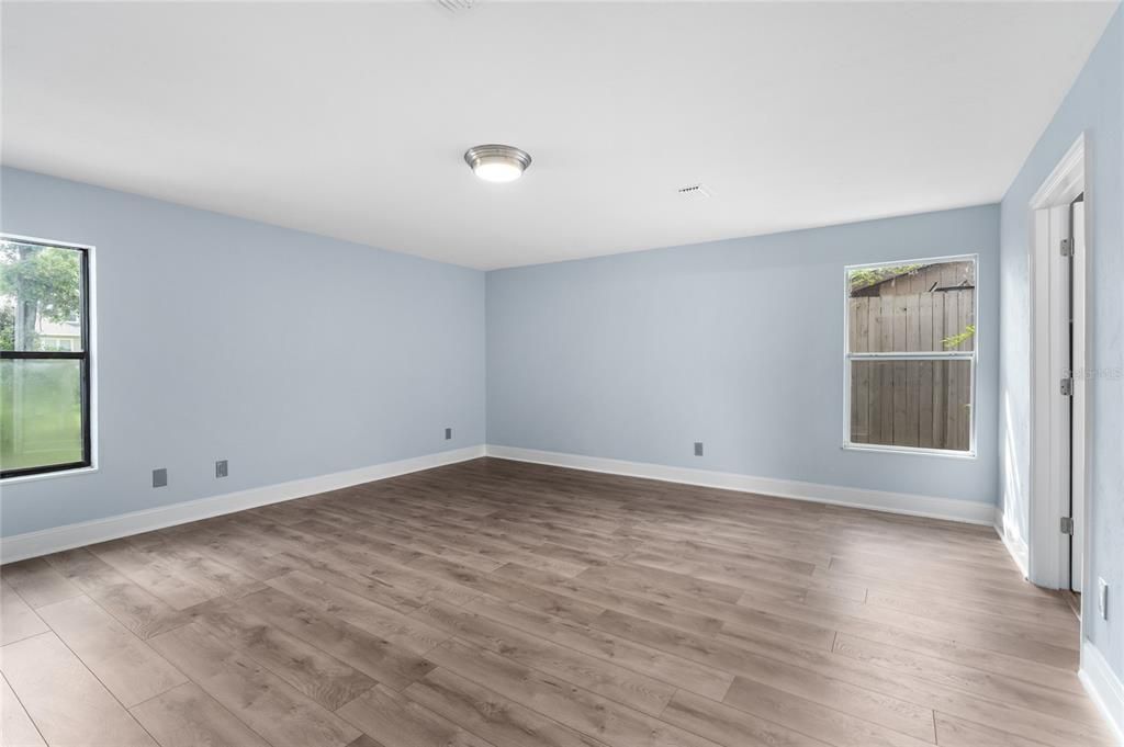 На продажу: $359,900 (3 спален, 2 ванн, 2042 Квадратных фут)