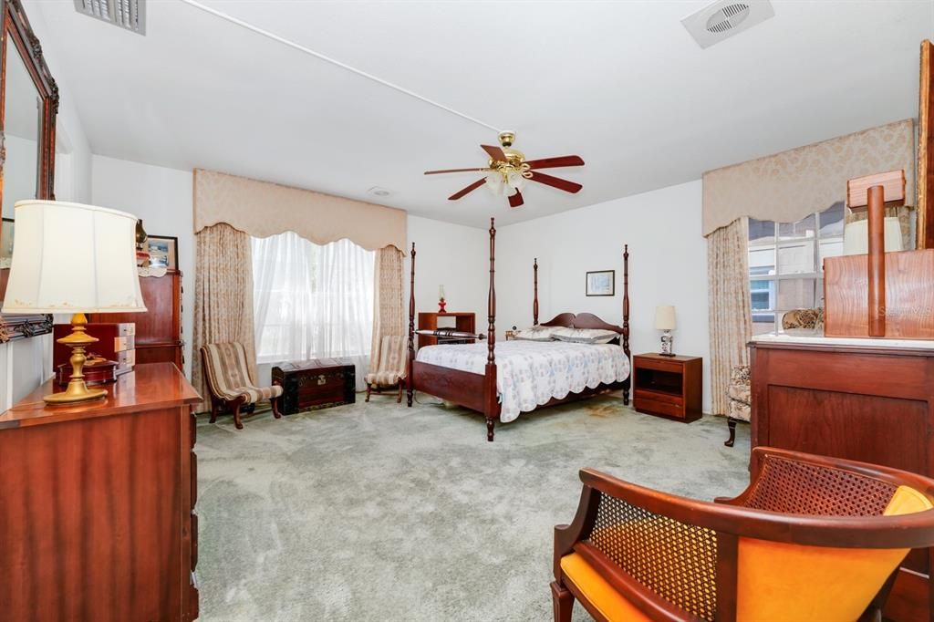 For Sale: $845,000 (4 beds, 2 baths, 2487 Square Feet)