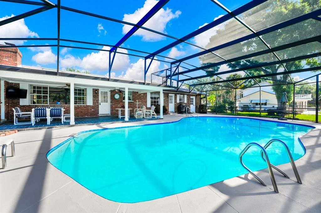For Sale: $845,000 (4 beds, 2 baths, 2487 Square Feet)