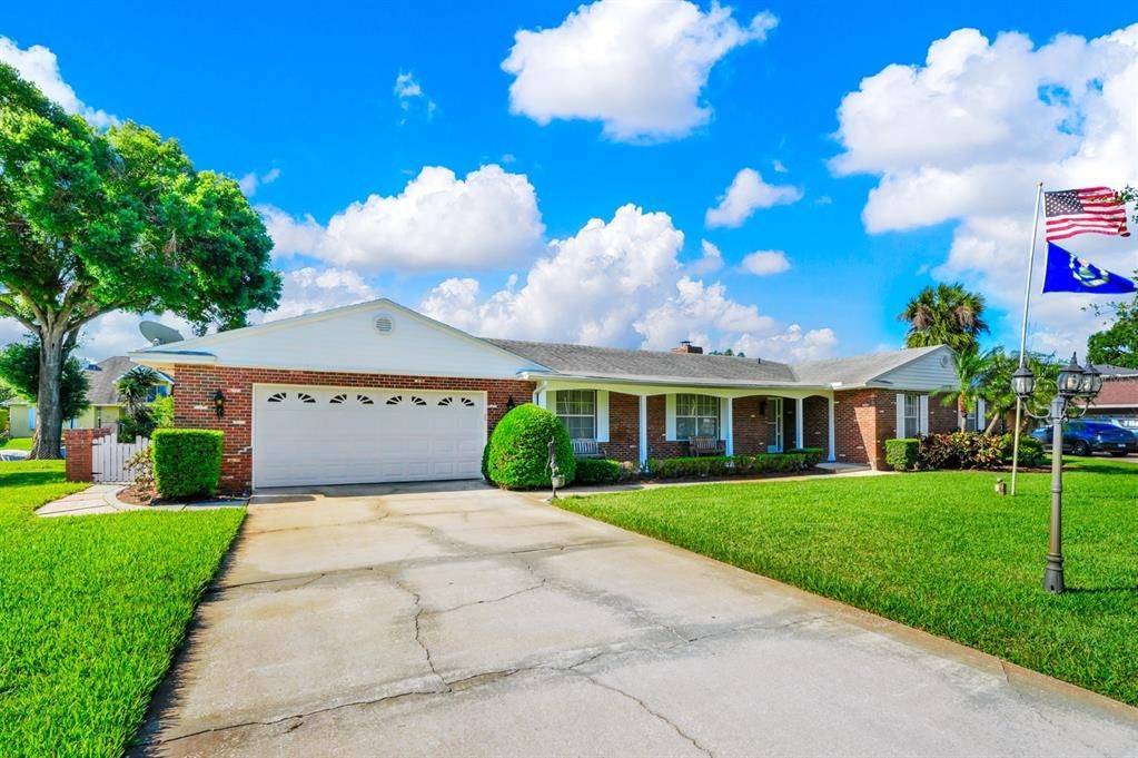 For Sale: $845,000 (4 beds, 2 baths, 2487 Square Feet)