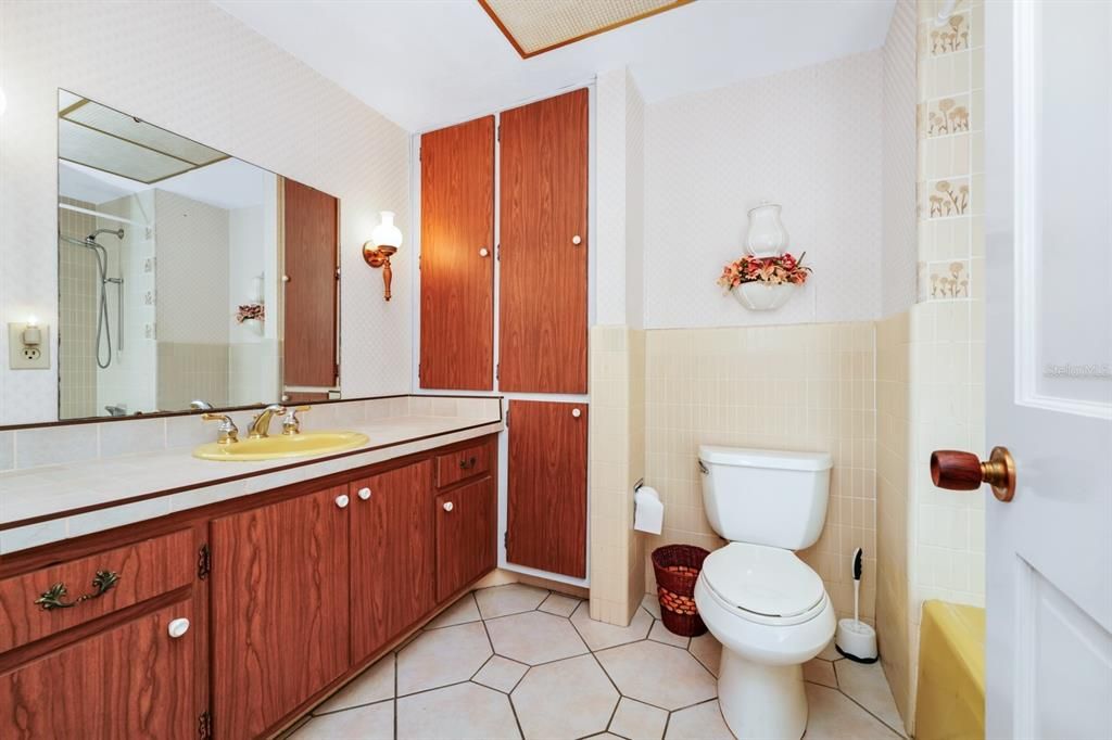 For Sale: $845,000 (4 beds, 2 baths, 2487 Square Feet)