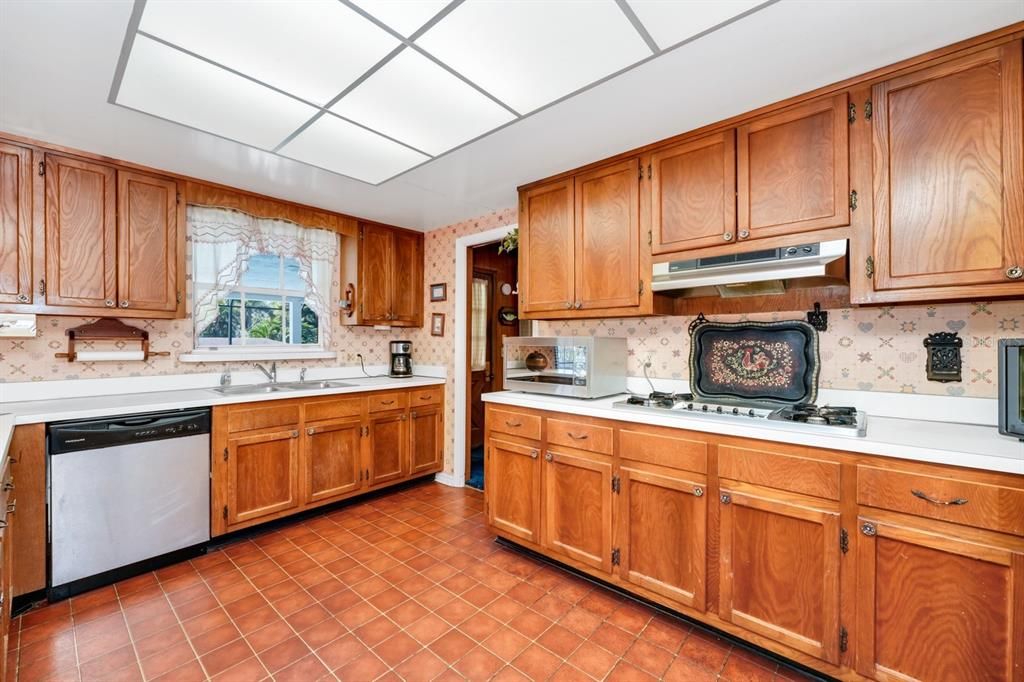 For Sale: $845,000 (4 beds, 2 baths, 2487 Square Feet)