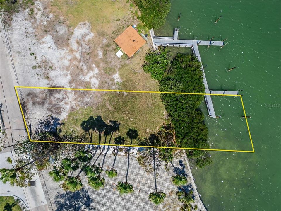 合同活跃: $1,899,000 (0.35 acres)