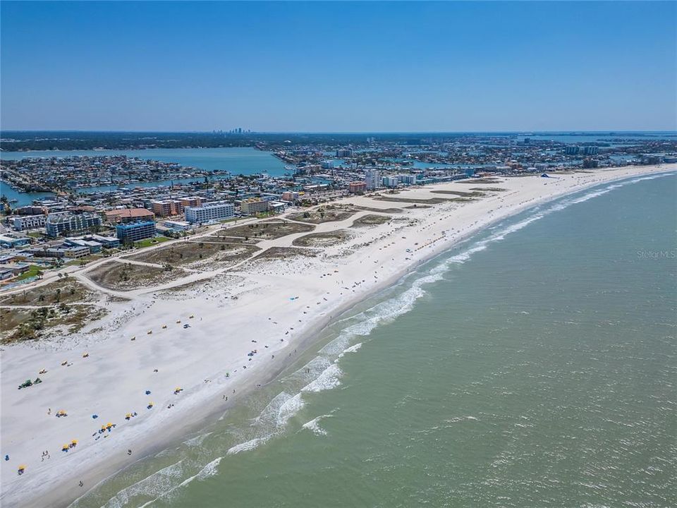 合同活跃: $1,899,000 (0.35 acres)