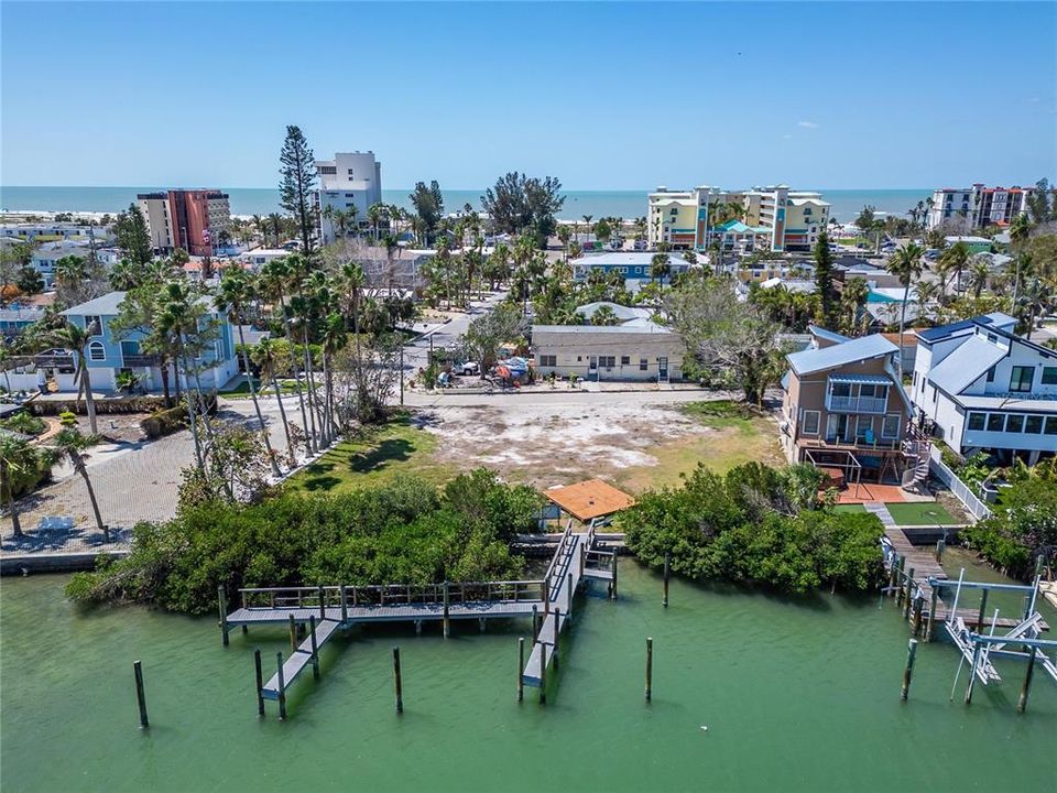 合同活跃: $1,899,000 (0.35 acres)