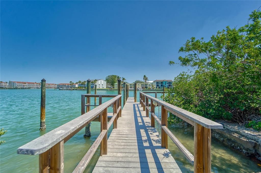 合同活跃: $1,899,000 (0.35 acres)