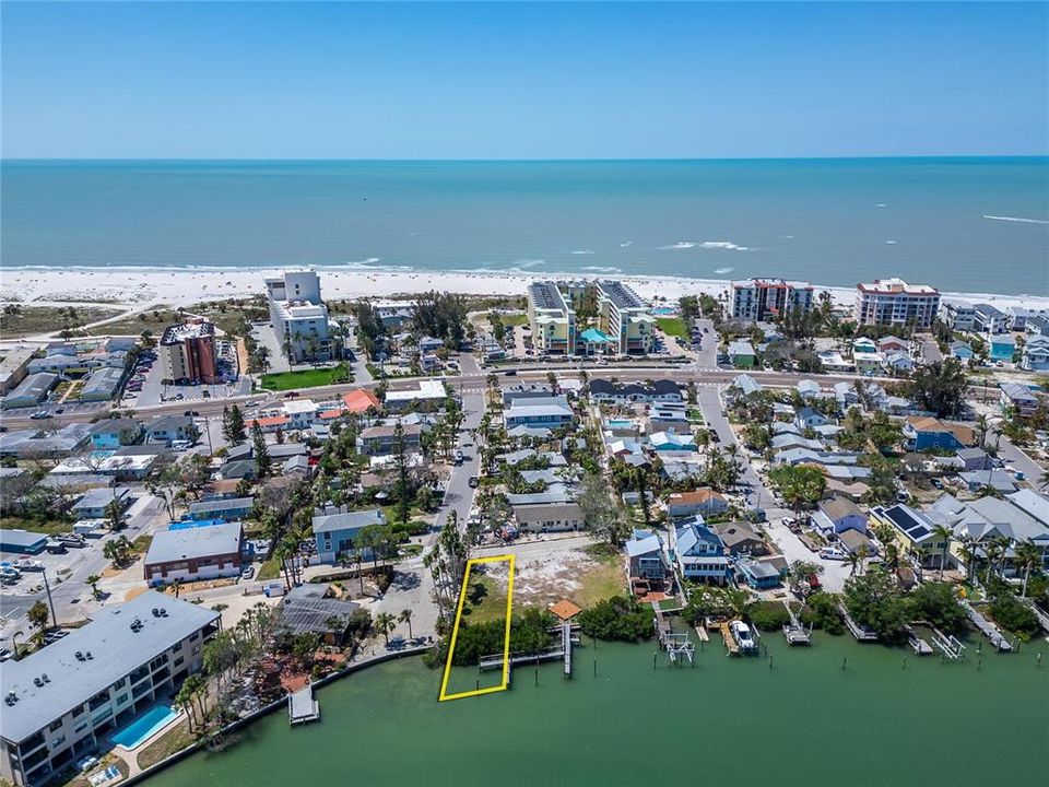 合同活跃: $1,899,000 (0.35 acres)