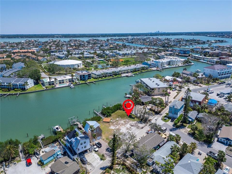 合同活跃: $1,899,000 (0.35 acres)