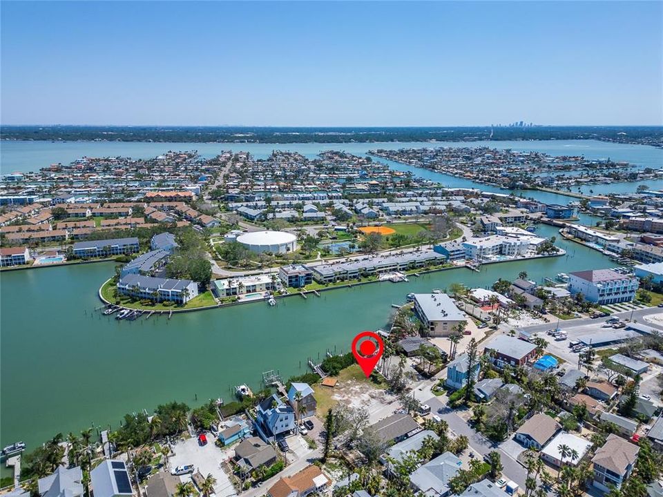 合同活跃: $1,899,000 (0.35 acres)